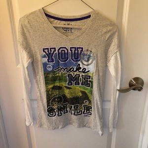 Gray long sleeve tee shirt